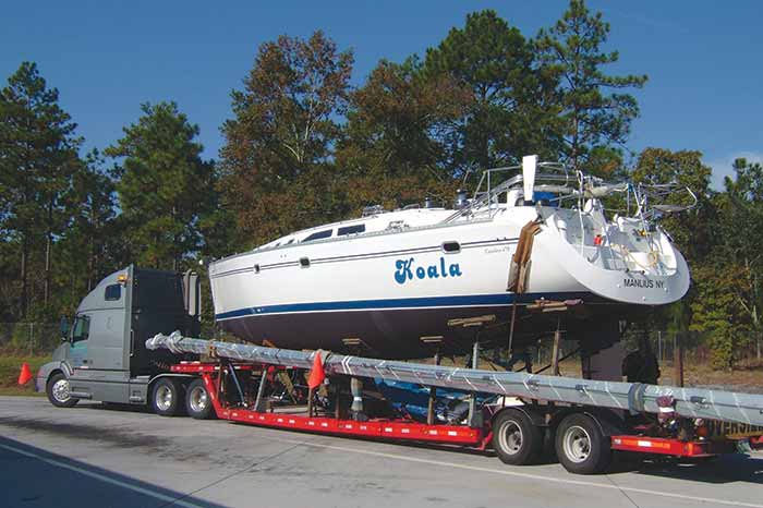 mast-removed-from-sailboat